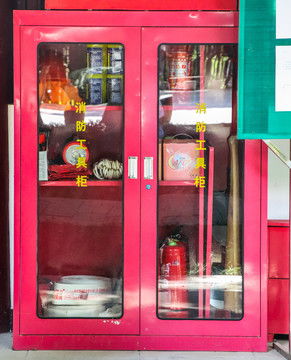 守護(hù)安全防線 施工現(xiàn)場消防器材柜的建筑攝影藝術(shù)與實用素材